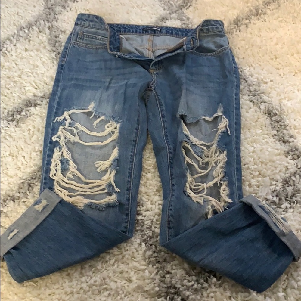 ~HOLEY MOM JEANS~ light wash